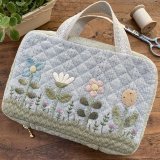 フラワーのソーイングケース／Enjoy sewing!／ファスナー金具（GまたはAG）
