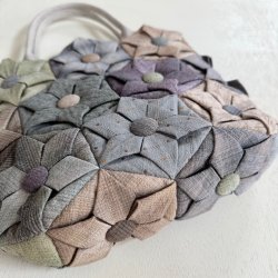 画像5: 折り紙キルト／ヘキサゴンフラワーのミニバッグ（商品番号：5-93）*持ち手・マグネホックは別売