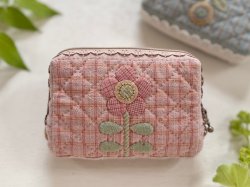 掲載作品「北欧フラワーのポーチ」ピンク